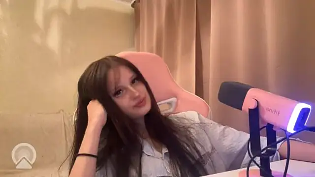 YunaVelour online show from July 8, 1:35 pm
