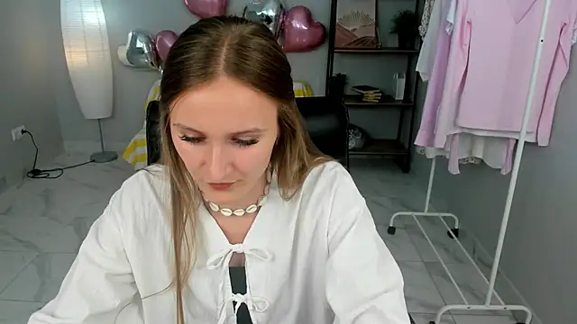 Melissa Bryant online show from July 8, 11:45 am
