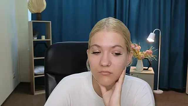 CammyYoula online show from July 9, 4:15 am