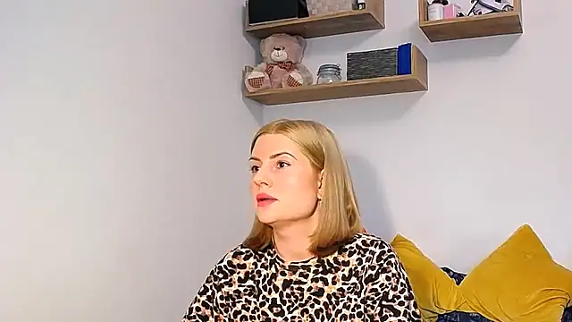 Snapshot of alisenties chatting on September 21, 2:27 pm alisenties online show from September 21, 2:27 pm