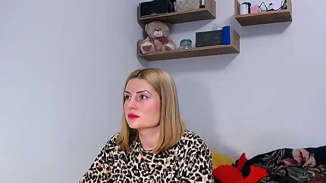 Snapshot of alisenties chatting on October 8, 2:32 pm alisenties online show from October 8, 2:32 pm