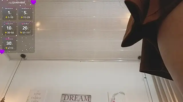 Luna-connor online show from August 5, 5:14 am