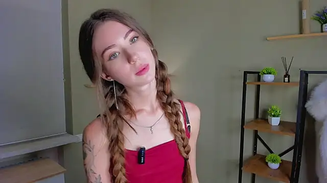 Cutie Putie online show from July 29, 11:10 am