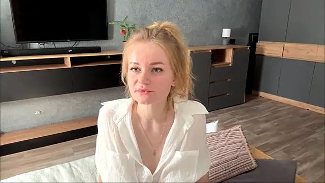 AnoraKitty online show from August 1, 10:28 am
