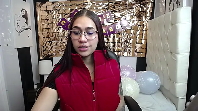 zoee muller online show from August 4, 8:04 pm