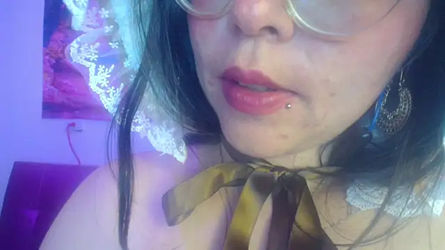 little isacrazy online show from August 5, 4:41 am
