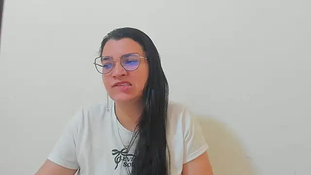 MARILYN GARCIA online show from December 2, 5:04 pm