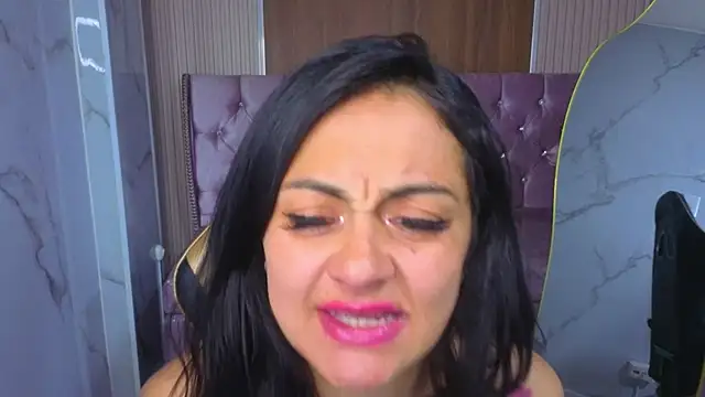 Keilyy b online show from August 7, 5:47 am