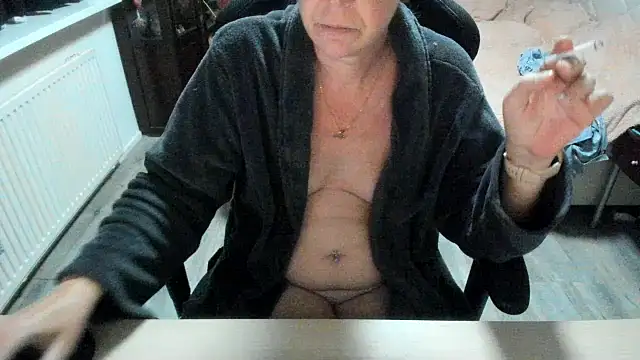 minoesje37 online show from November 3, 8:46 pm