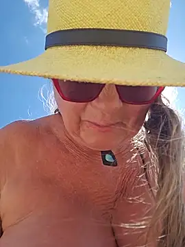 MucMilf59 online show from June 28, 12:34 pm