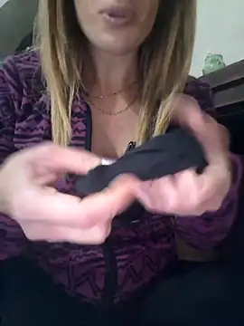 fammefatale1987 online show from November 24, 5:15 pm