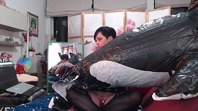 lucillabollente online show from January 8, 5:50 pm