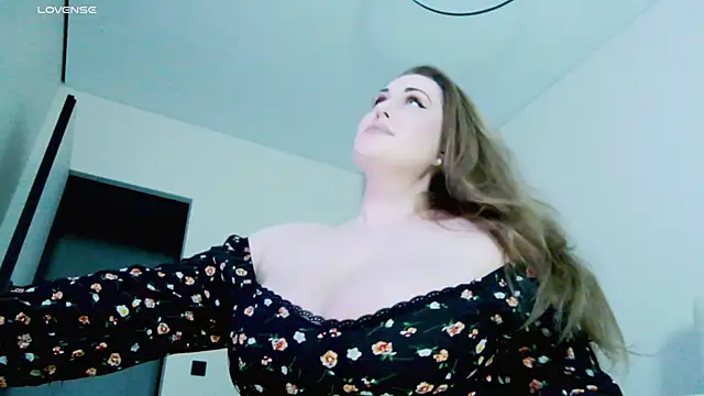Miss Magic Eyes  online show from May 1, 2:48 am