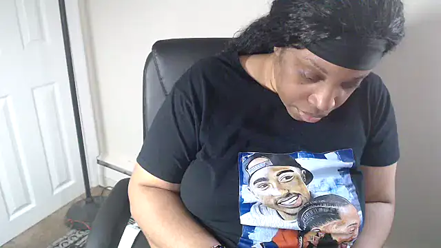 Sexymona1218 online show from July 8, 6:21 pm
