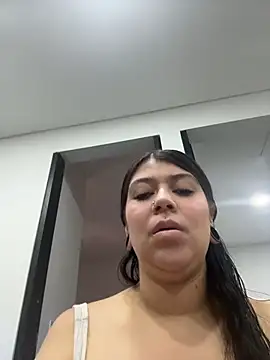 emilyjohanson online show from April 28, 5:06 pm