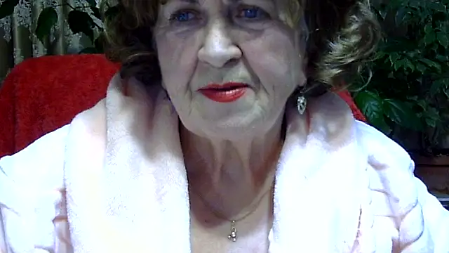 Emma52610 online show from December 5, 6:20 pm