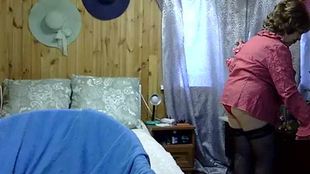 Emma52610 online show from June 26, 11:33 am
