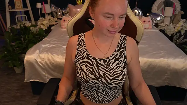 MiaRedFox online show from June 13, 12:02 pm