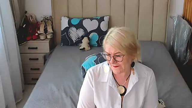 sabrinamacmarren online show from July 17, 4:43 pm