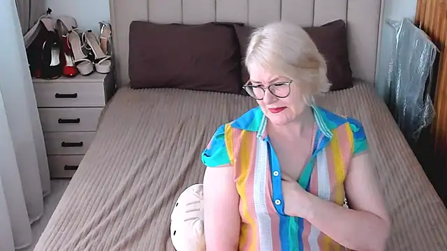 sabrinamacmarren online show from July 10, 3:23 pm