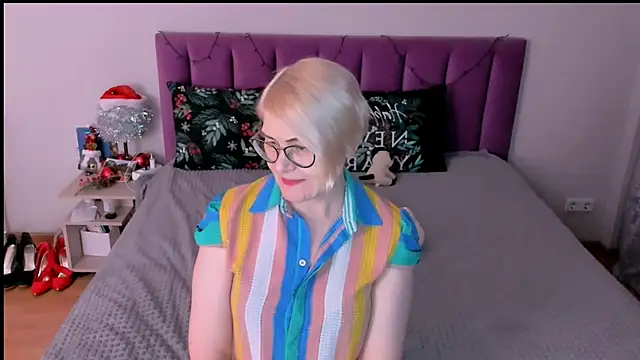 sabrinamacmarren online show from January 12, 6:13 pm