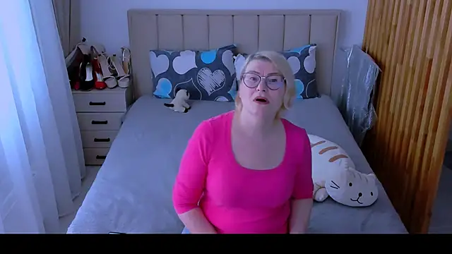sabrinamacmarren online show from June 25, 9:46 am