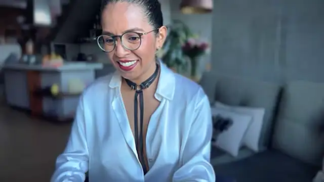 illaroom online show from November 6, 10:15 pm