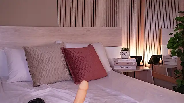 cinnamon afrodit online show from March 13, 1:12 pm