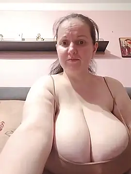 BustyLadyAlma online show from June 17, 9:43 am