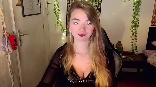 Thegirlbehindthemask online show from June 11, 3:31 pm