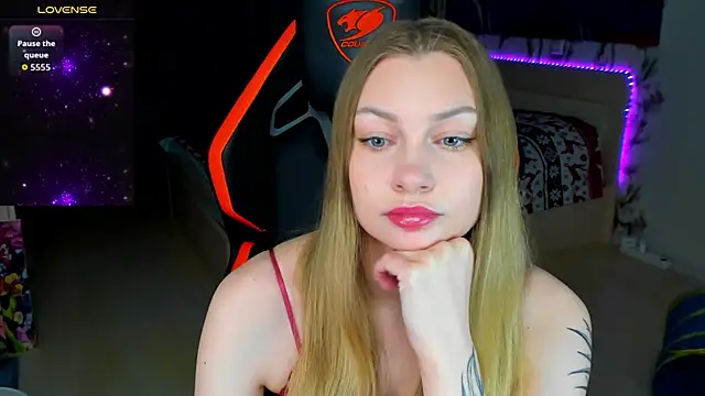 BiMolly online show from May 4, 11:18 pm