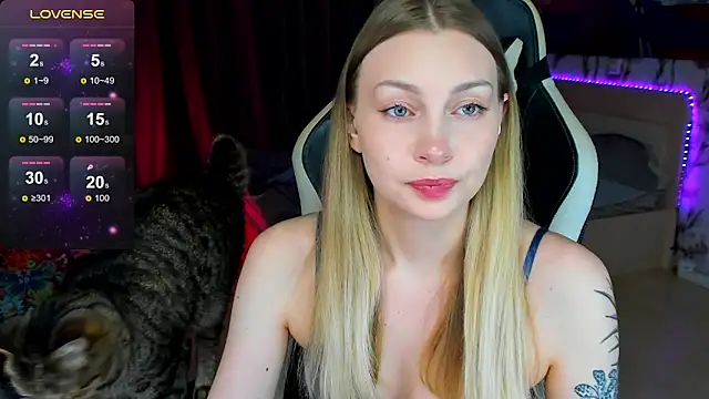 BiMolly online show from November 10, 8:59 pm