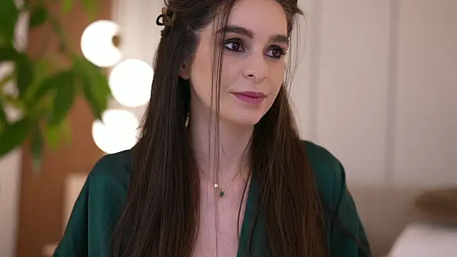 DoviaClaire online show from March 7, 8:10 am