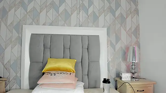 Princsgirl  online show from February 25, 7:45 pm