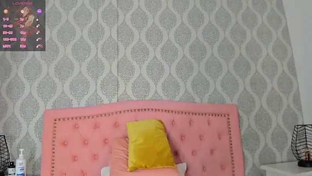Princsgirl  online show from July 27, 7:22 pm