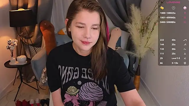 Snapshot of Mira_Falls chatting on September 24, 5:39 am Mira Falls online show from September 24, 5:39 am