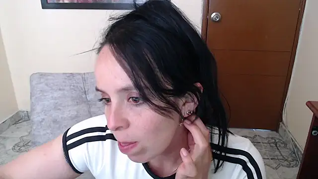 Snapshot of antara_hotgirl chatting on September 19, 6:29 pm antara hotgirl online show from September 19, 6:29 pm