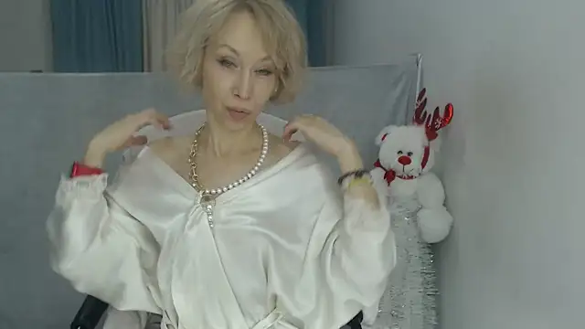 LuxuryNika online show from December 19, 7:28 pm