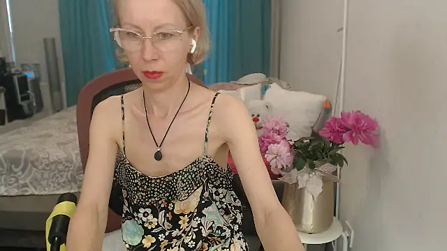 LuxuryNika online show from June 11, 4:04 pm