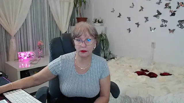 Snapshot of Ghertrude52 chatting on October 10, 3:22 am Ghertrude52 online show from October 10, 3:22 am