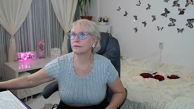 Snapshot of Ghertrude52 chatting on October 7, 3:55 am Ghertrude52 online show from October 7, 3:55 am