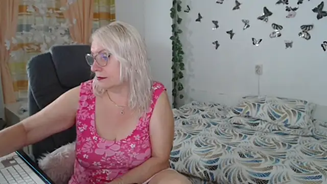 Ghertrude52 online show from July 7, 5:10 am