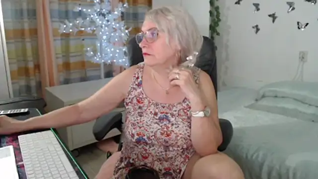 Ghertrude52 online show from June 12, 4:53 am