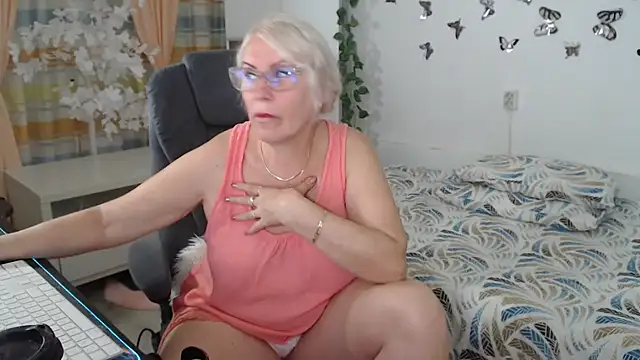 Ghertrude52 online show from July 4, 5:36 am