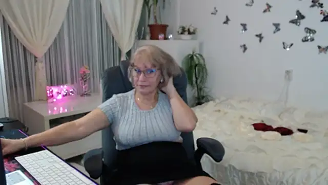 Snapshot of Ghertrude52 chatting on October 15, 4:26 am Ghertrude52 online show from October 15, 4:26 am