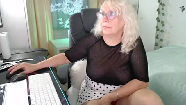 Ghertrude52 online show from June 3, 4:57 am