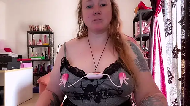kisicaxx online show from May 5, 9:12 am