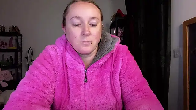 kisicaxx online show from January 9, 7:51 pm