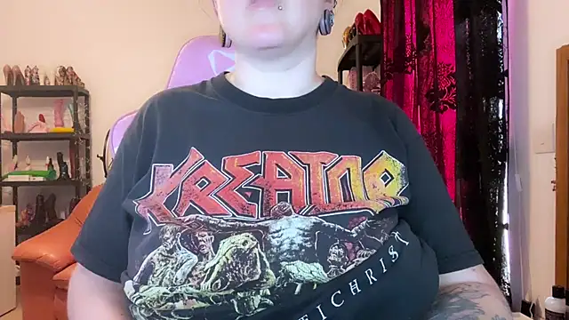kisicaxx online show from July 2, 9:15 am