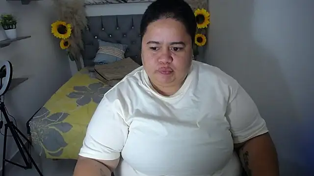 hotlesby4uxxx online show from April 25, 8:28 pm